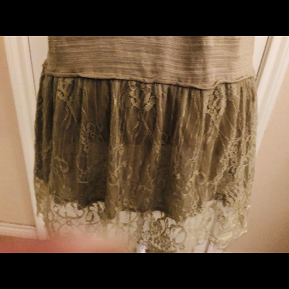 Moss Green Lace Ruffled Top - Picture 3 of 3